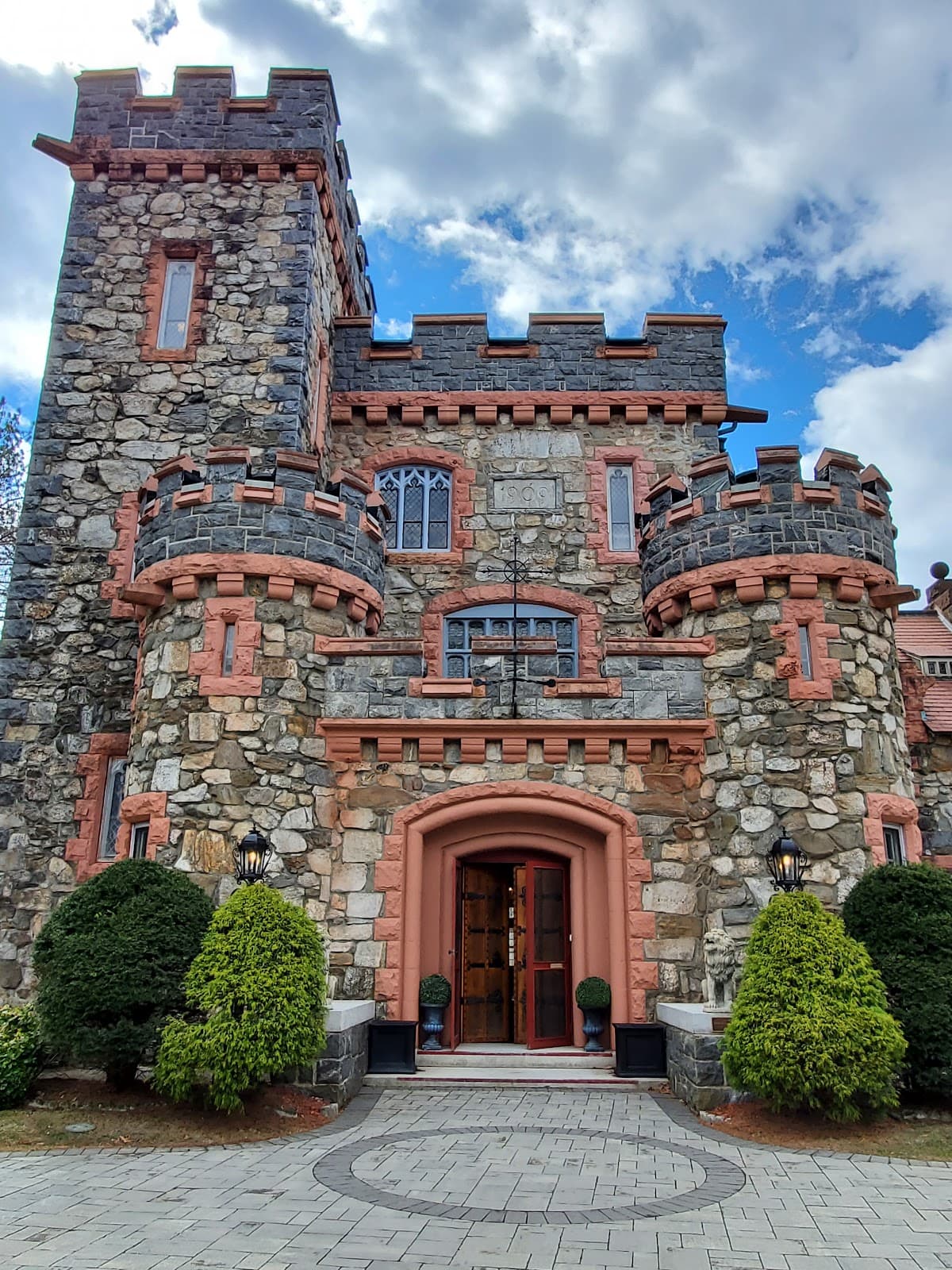 Searles Castle in Windham