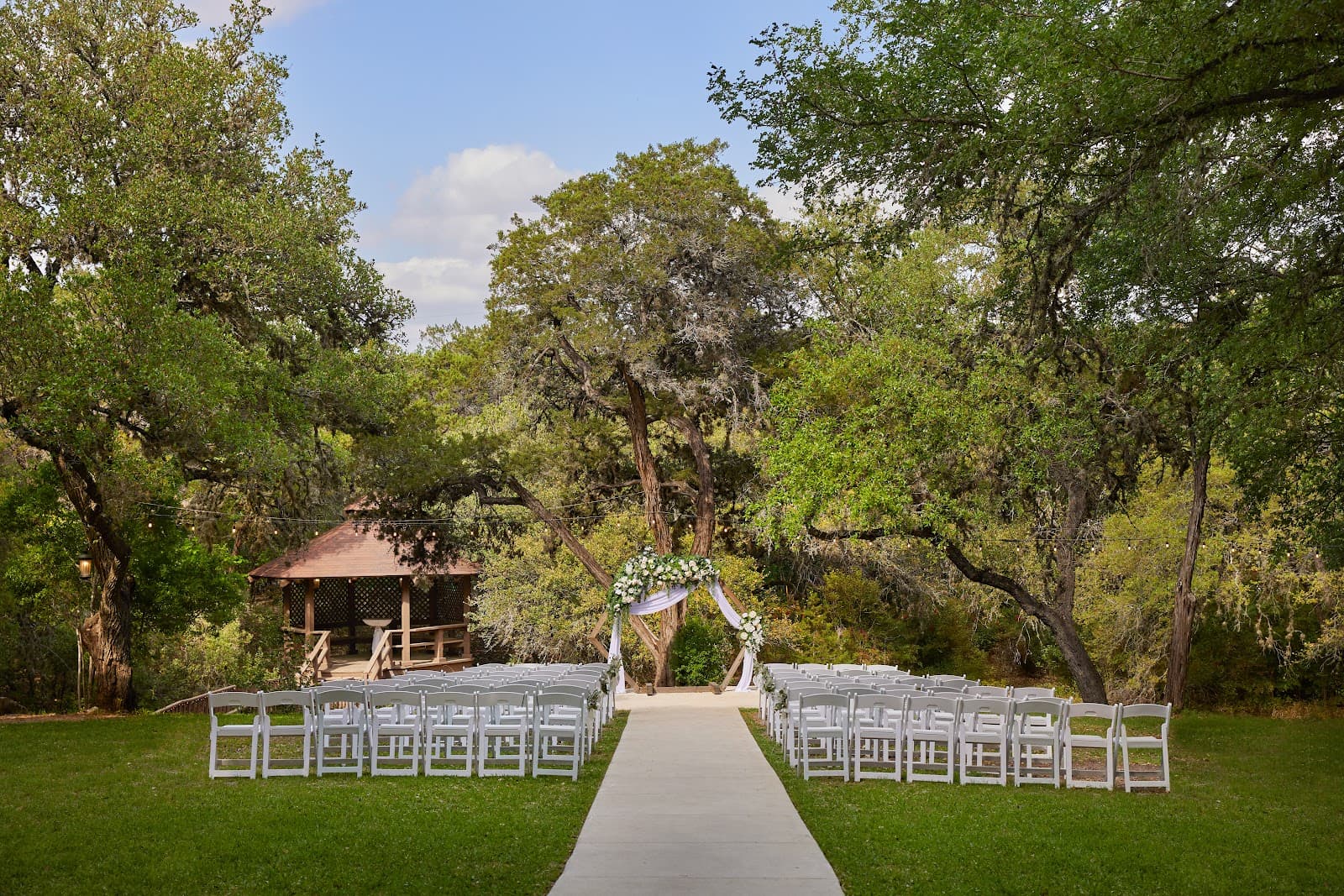 Scenic Springs by Wedgewood Weddings in Helotes