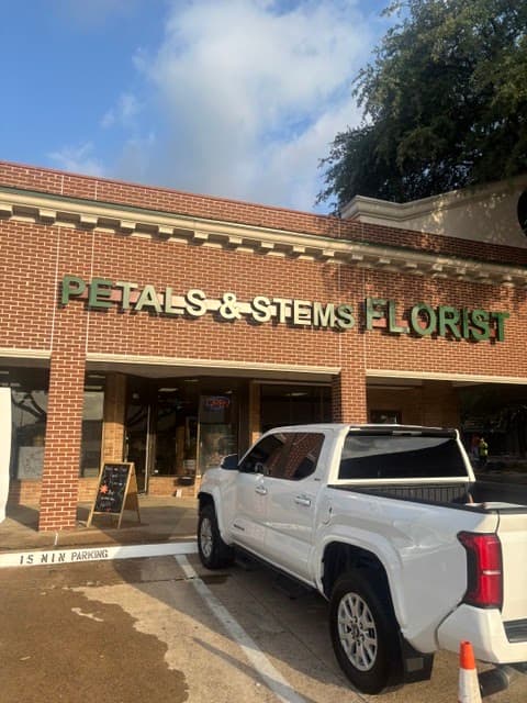 Petals & Stems Florist in Dallas